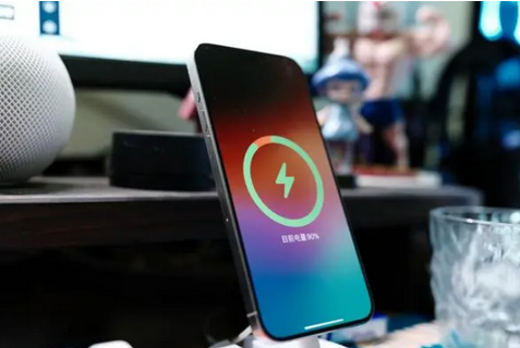 湛江苹果15换屏服务分享用什么充电器给iPhone15充电更好 
